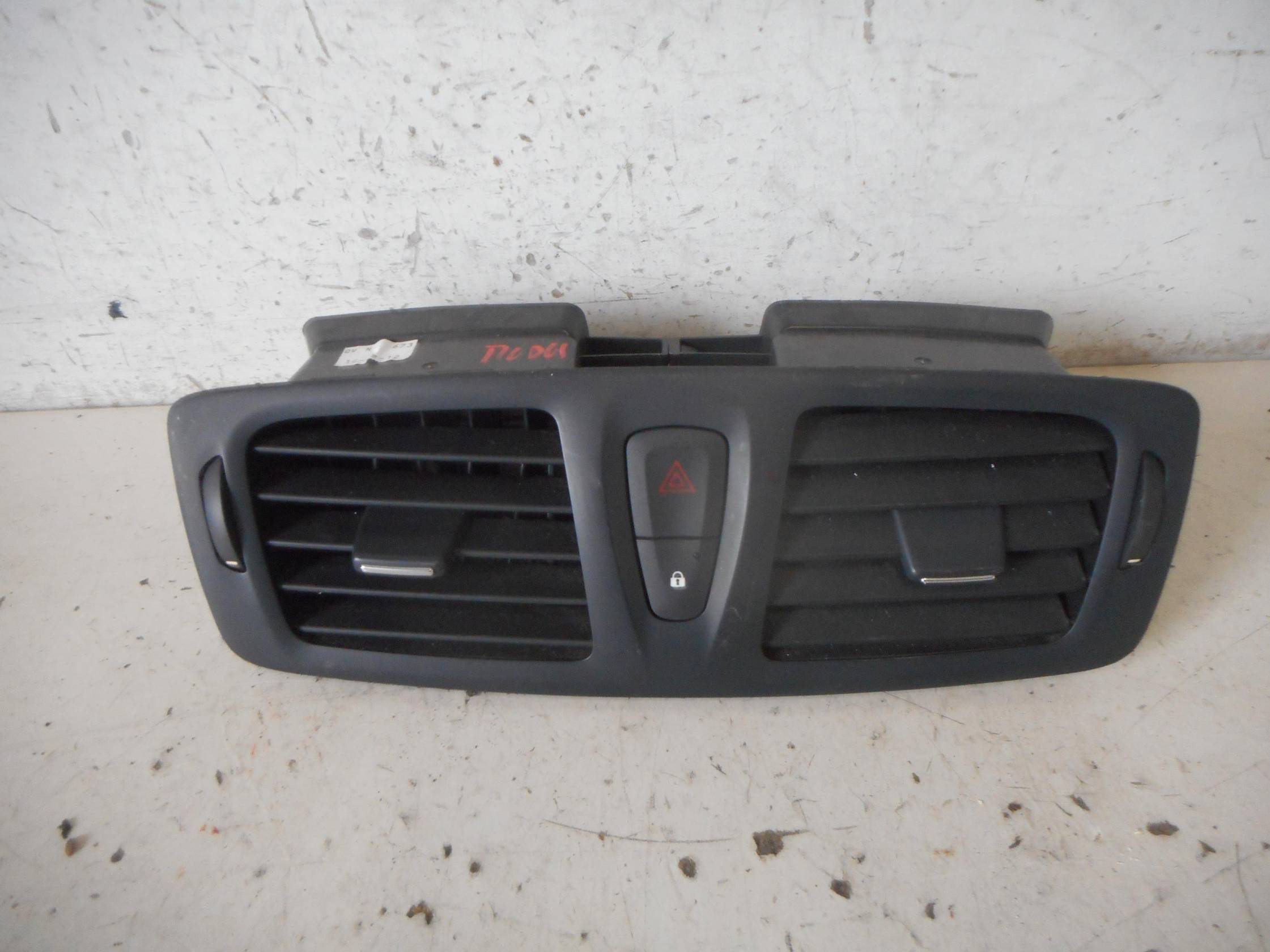 Bocchetta aria lat. cruscotto sx.